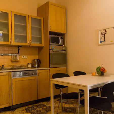 Apartment Spacious 4-bedroom Flat In Center Budapest