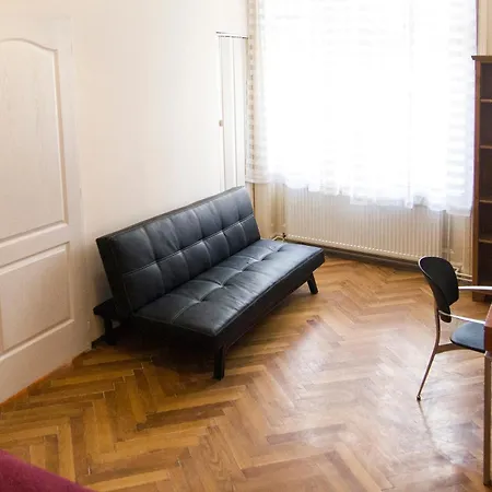 4-bedroom In Center Διαμέρισμα