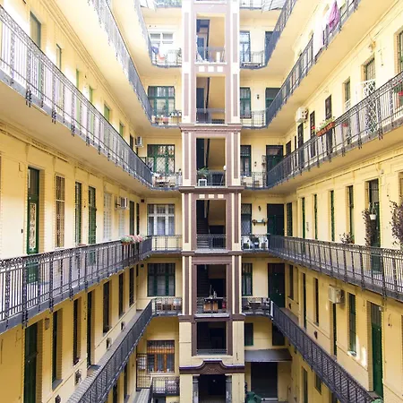 4-bedroom In Center * בודפשט