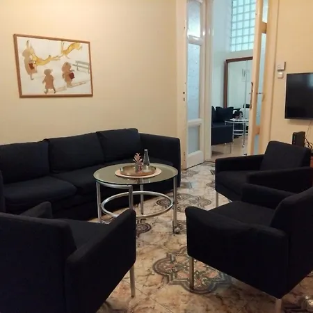 דירה 4-bedroom In Center בודפשט