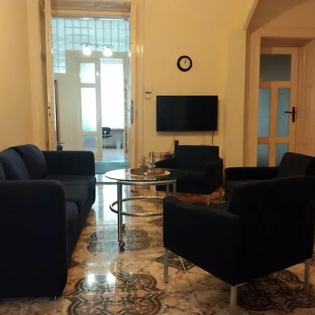 4-bedroom In Center בודפשט