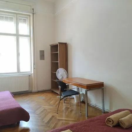 4-bedroom In Center