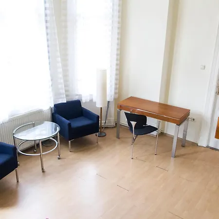 4-bedroom In Center