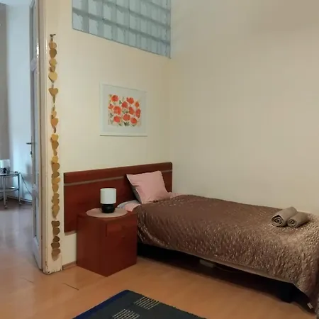 4-bedroom In Center דירה