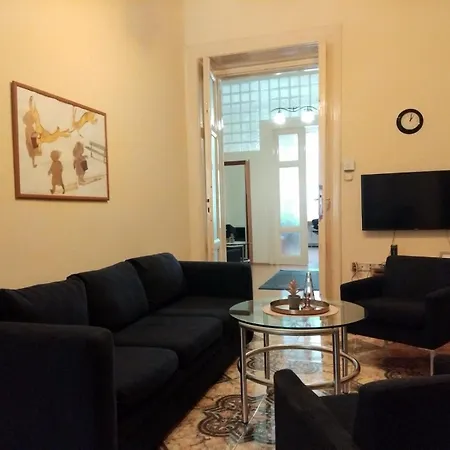 4-bedroom In Center Budapest