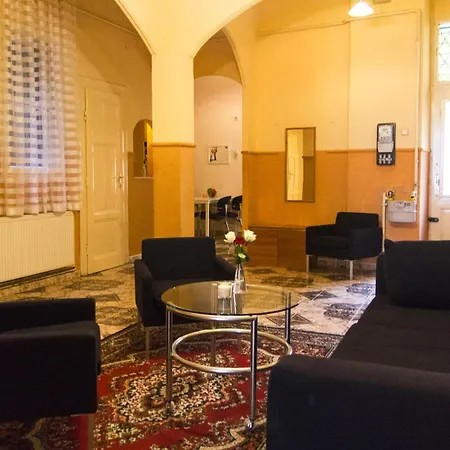 4-bedroom In Center