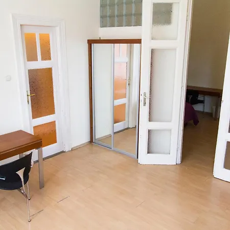 Apartmán 4-bedroom In Center