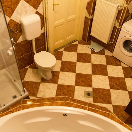 Apartmán 4-bedroom In Center