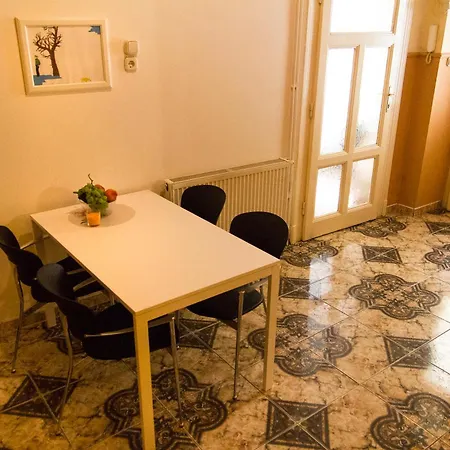 Apartmán 4-bedroom In Center