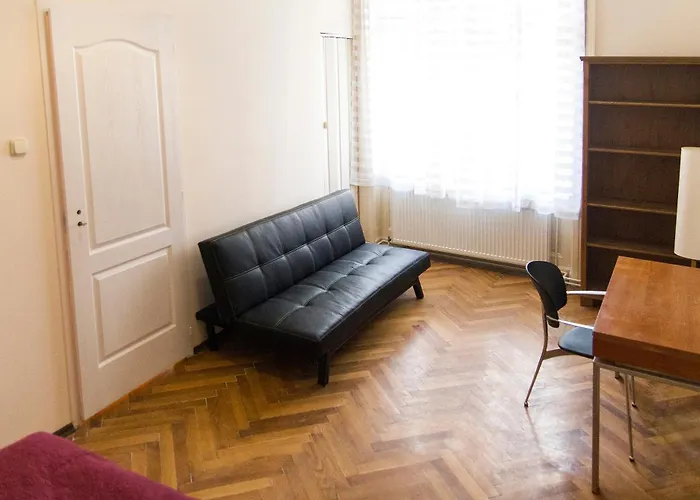 Spacious 4-bedroom Flat In Center Apartmán