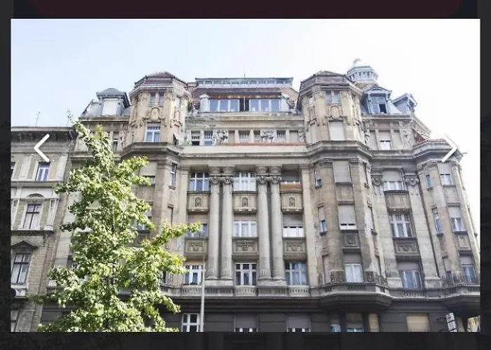 Spacious 4-bedroom Flat In Center *