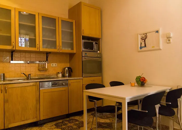 Lägenhet Spacious 4-bedroom Flat In Center Budapest