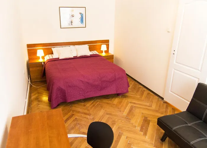 Spacious 4-bedroom Flat In Center Lägenhet *
